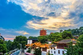 入伏首日 看晚霞下的武汉黄鹤楼，格外壮观图片
