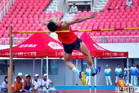 青岛小伙跳高摘季军 被北师大单招录取图片