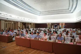 “百人百讲庆百年”党史故事讲述团走进畜牧饲料兽药峰会青年论坛图片