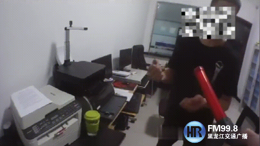 一男子驾车到派出所求助，结果自己反被抓图片