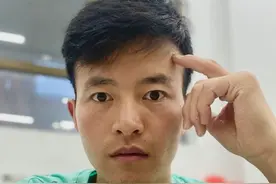 来自云南的这位老师请学生吃火锅走红！他说，未来用行动温暖人生图片