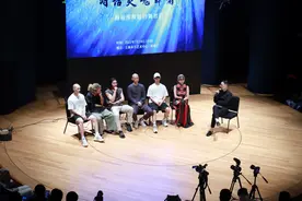 杨丽萍《十面埋伏》来上海：男性反串虞姬，万把剪刀悬头顶图片