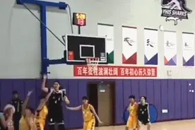 热搜第一！14岁少女独霸篮下，和姚明一样高图片