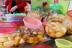 广西人：水果蘸辣椒是常规操作图片