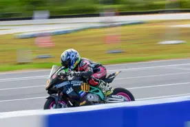 广西8岁摩托少女，在8万快手老铁的围观下问鼎“圈速王”图片