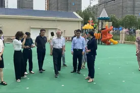 区教育工作党委书记姚辉、区教育局局长陈小华走访教育在建工地图片
