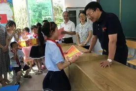 南昌航空大学党委书记罗嗣海看望慰问NCHU筑梦支教夏令营服务队图片