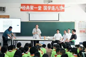 魏恒斌到华天学校开展公益讲座图片