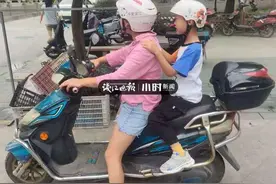 电瓶车上的孩子，你来自哪里？为何和家长奔在杭州街头图片