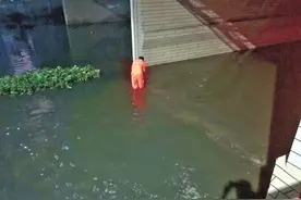 桥洞积水时 行车别侥幸 记者实地探访郑州市陇海路京广铁路桥陇海立交泵站图片