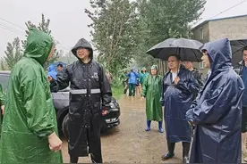 防汛救灾 河南纪检监察干部在一线图片