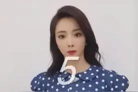 李思思晒自拍 网友直呼：拿着编织袋也能拍出高级感图片