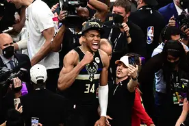 从希腊街头小贩到NBA总冠军，字母哥上演励志传奇图片