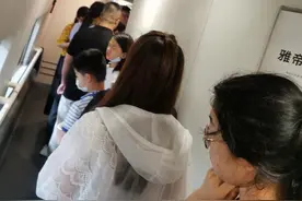 湖北女生讲述被困火车24小时：食物尚能供应，热水紧缺图片