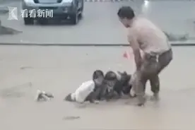 河南一家三口深陷泥潭深坑 过路大哥舍命救人图片