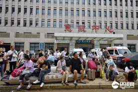 郑州大学第一附属医院河医院区进行病患全员转院工作图片