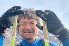 韩国“无指登山人”登顶后坠入冰隙生死未卜，中国搜救队已抵遇险地图片