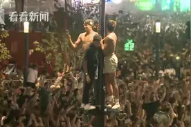 雄鹿NBA夺冠庆祝现场突发连续枪击 球迷惊慌逃窜一片混乱图片