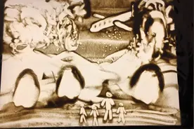 沙画丨娘！70多年了，让我给您唱一次摇篮曲图片