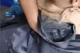 女婴被埋一天一夜后获救，救援队员：母亲遇难时，还保持着托举的姿势……图片