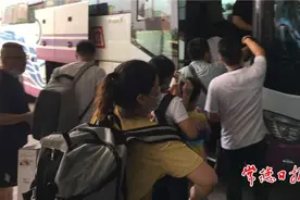 河南暴雨致列车折返 常德石门紧急调度疏运旅客图片