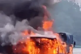 车辆碰撞起火事故频发，为何汽车会撞燃？如何避免？图片