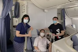 飞机上一男子突发腹痛 海南医生万米高空紧急救人图片