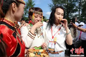 黑龙江鄂伦春族下山定居68周年：鄂乡欢度“古伦木沓节”图片