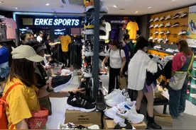 挤爆！断码！记者实探鸿星尔克杭州门店：年轻人是消费主力军图片