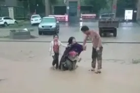 救命恩人找到了！当事人还原郑州暴雨中一家三口获救的60秒图片