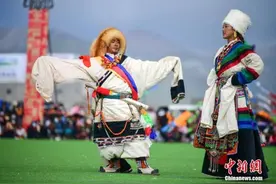 藏装之变折射幸福生活图片