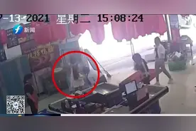 避而不及？福建建瓯两名女生就这样一头扎进超市图片