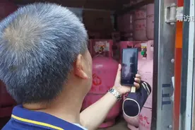 暗访成都理工东苑餐饮店：液化气瓶“裸奔”，油烟排入下水道图片