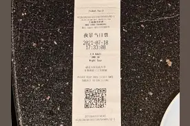 上海观光巴士夜间“隐藏路线”被游客吐槽：2公里长收费50元，服务在哪？图片