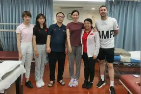 又夺一金！成都体育学院运动医学康复团队助力中国击剑队拿下冠军图片