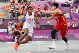 可盐可甜：三人女篮杨舒予又飒又美又能打图片