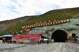 重走天路看变迁丨“入藏第一险”夏贡拉山隧道有望明年建成图片