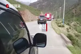 青海德令哈一景区山洪暴发，多名被困游客获救图片