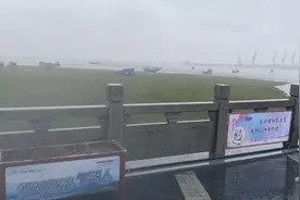 台风“烟花”登陆平湖，记者现场直击：海面出乎意料的平静图片