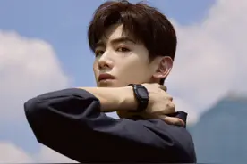 端水大师上线！白敬亭关注姜冉馨后连续点赞四条状态 网友：这手法，不愧是你图片