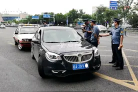 私家车打着"顺风车"旗号从事非法营运 合肥一驾驶员被查图片
