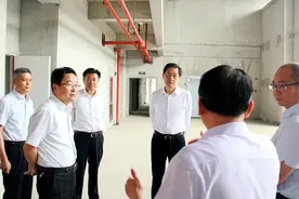 着力推动解决基层的困难事和群众的烦心事——泰州市人大常委会开展“我为群众办实事”回选区访选民实践活动图片
