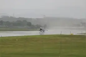 霸气！海军战机雨中起飞，现场视频曝光图片