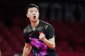 这就是巅峰对决！马龙击败樊振东，男乒卫冕奥运金牌第一人图片