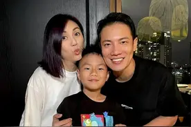 杨千嬅为老公丁子高庆生 9岁儿子罕见出镜：爱你们图片