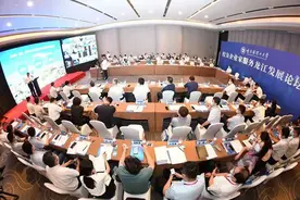 构建“地方政府+学校+校友”三方对接洽谈平台——哈尔滨理工大学校友企业家服务龙江发展论坛举行图片