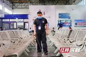 星沙汽车站：把好出入第一关图片