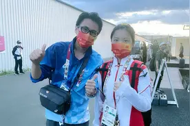 东京奥运会上的中国志愿者：见证首金诞生，把徽章送给杨倩图片