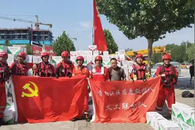 走近成都援豫应急救援队：连夜驱车16小时赶往河南卫辉 五天四夜转移300余人图片