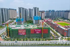 汕头东海岸新城首个商业综合体封顶，明年春节前基本完工图片